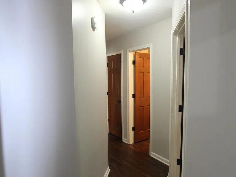 220 NW Highland Ln — Photo 8