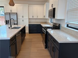 19214 Calvert St, Reseda, CA 91335