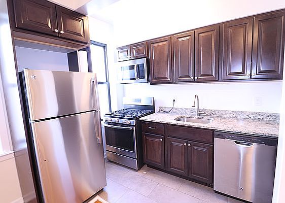 3rd image of 13270 Sanford Ave APT 4C