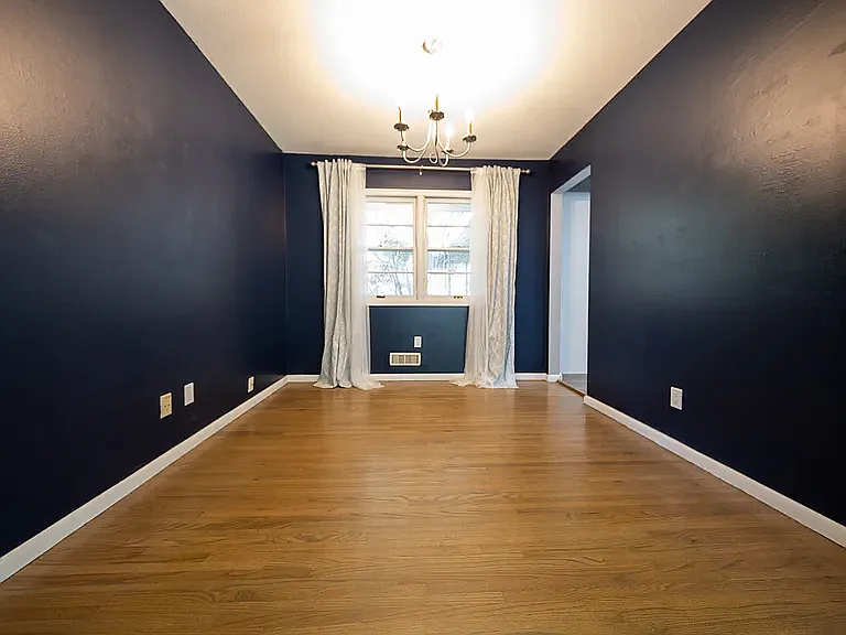 2416 Queens Dr — Photo 35