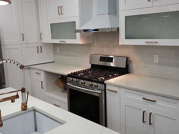 4th image of 10018 90th Ave