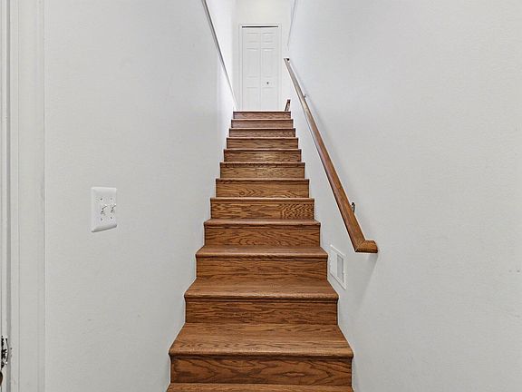 2nd image of 107 Commons Cir