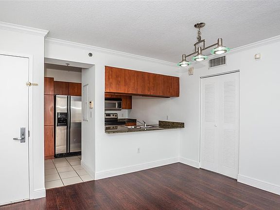 4th image of 1200 Brickell Bay Dr APT 3207