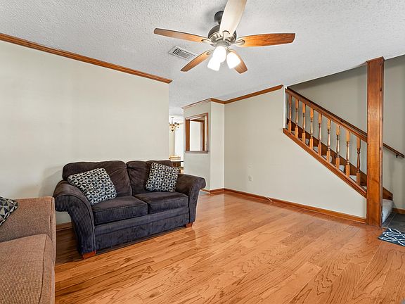 5th image of 958 Ridgepoint Ct #1