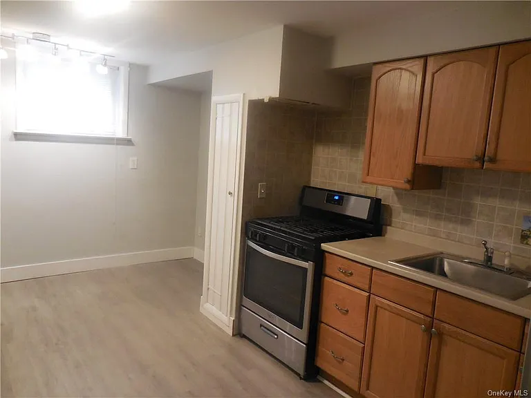78 Duncan Ave #4 — Photo 9