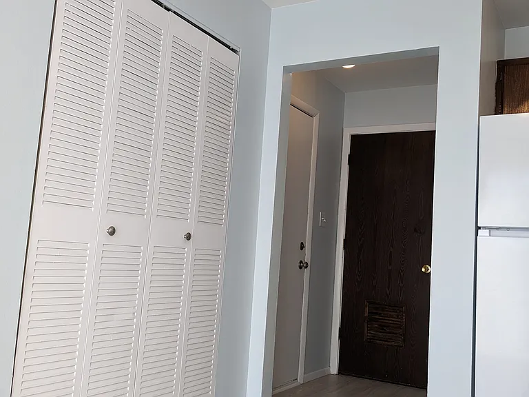 213 Logan St — Photo 3