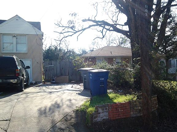 3rd image of 1320 Lynn Haven Ave