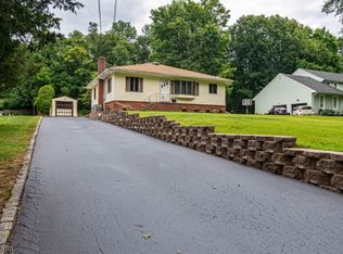 162 School House Rd, Oak Ridge, NJ 07438