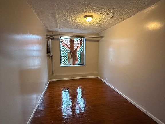 2nd image of 2604 Bainbridge Ave #B