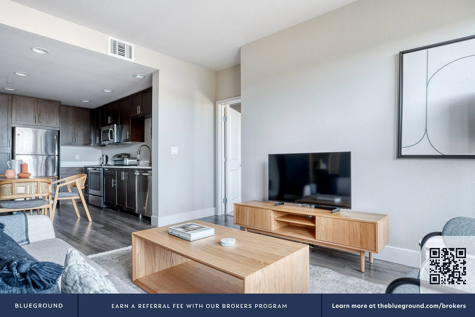 2 bed, 2.0 bath, 1010 sqft, $5,810 — Photo 3