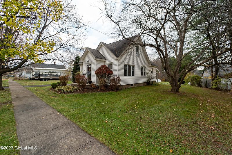 2nd image of 306 Pleasant Avenue