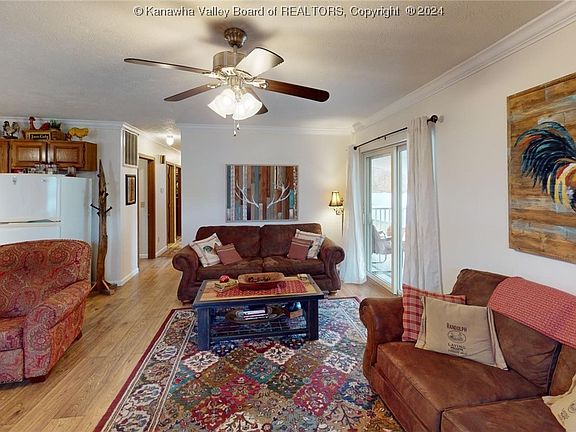 3rd image of 10 River Dr