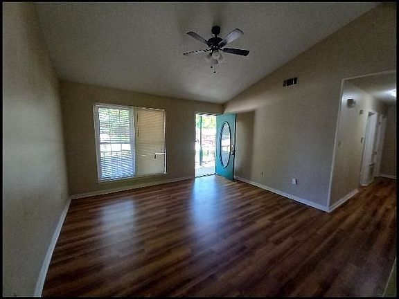 2nd image of 8 Foxgrove Ln