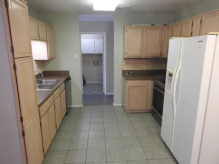 2094 Colt Ct — Photo 5