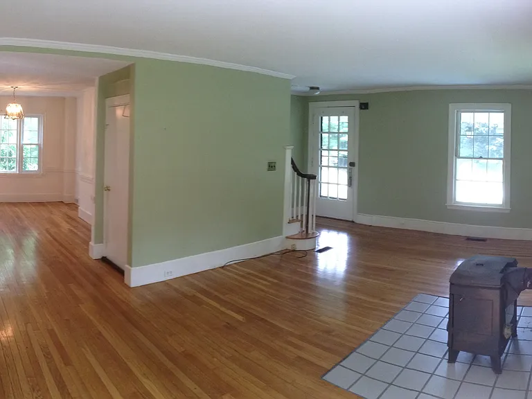 12 Bicentennial Dr — Photo 4