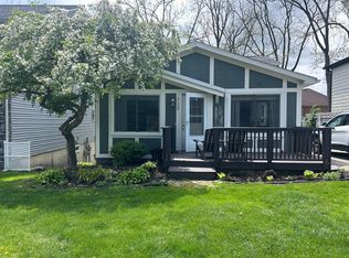 2139 Sunny Crest Dr, West Bloomfield, MI 48323