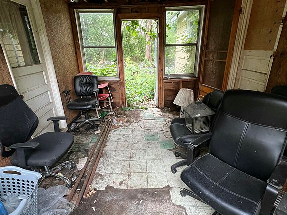 4th image of 415 Wilson Ave SW