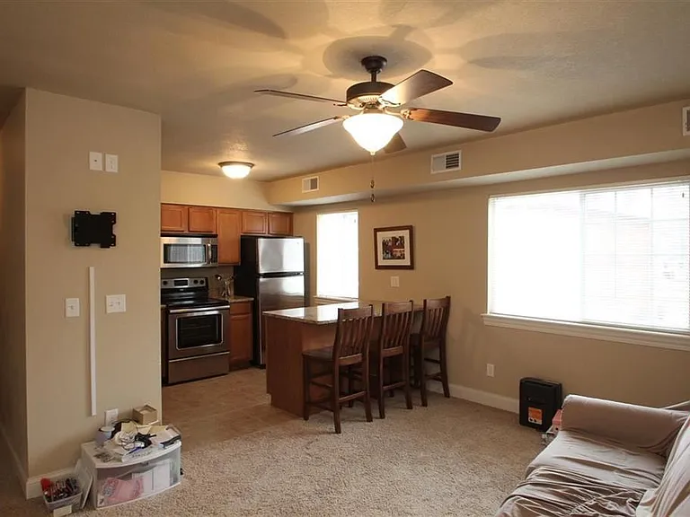 124 Grandview Ct #124 — Photo 2