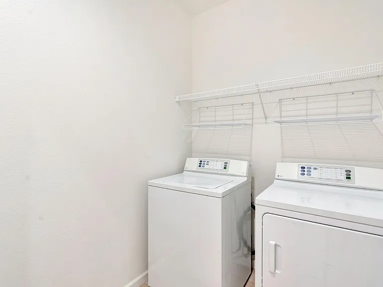 2153 Lombard Ln — Photo 23