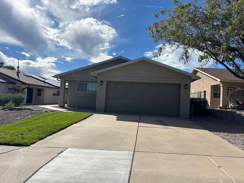 484 Medina Meadows Dr NE