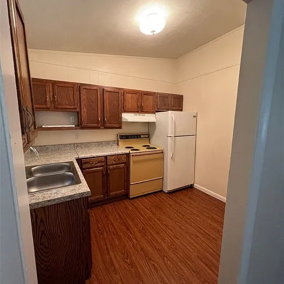 172 Hart Ave — Photo 5