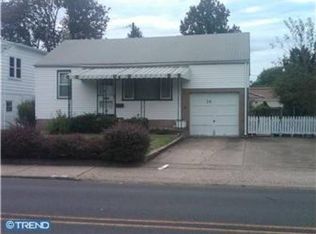 14 Mill Creek Rd, Levittown, PA 19057