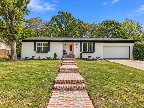 2722 N Stagecoach Dr, Fayetteville, AR 72703