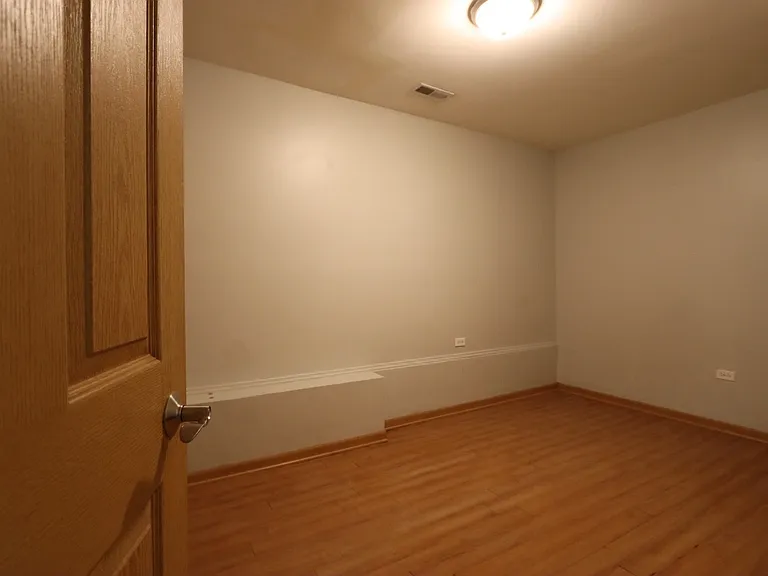 800 S Claremont Ave #GRD — Photo 11