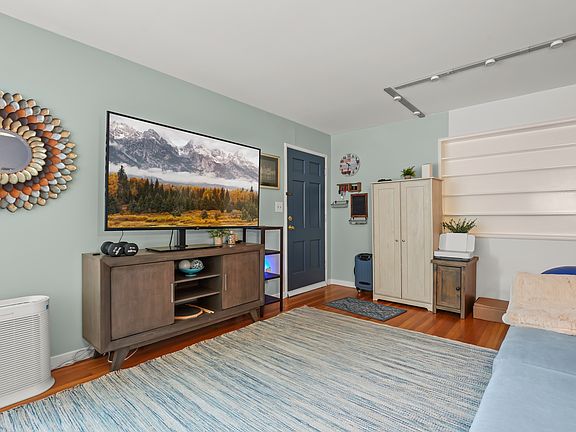 2nd image of 2745 Byron St #2747