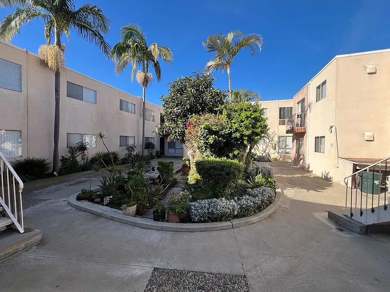 4036 Oregon St — Photo 3