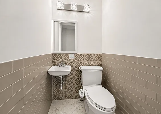 Bathroom, photo 1