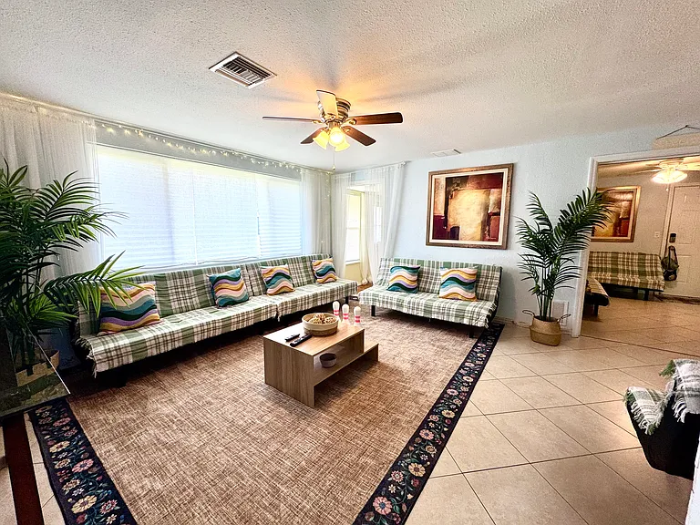 3x1 FRONTYARD RENTAL OR FULL HOUSE