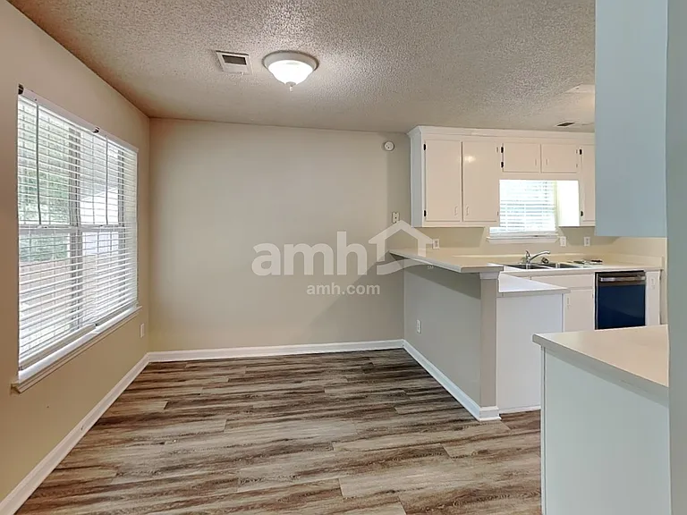 140 Cannon Dr — Photo 5
