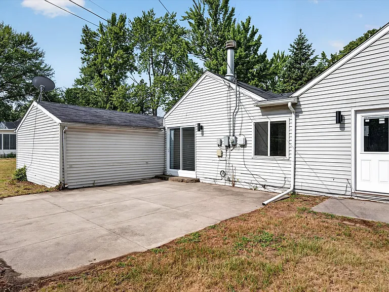 21150 Avon Ln — Photo 42