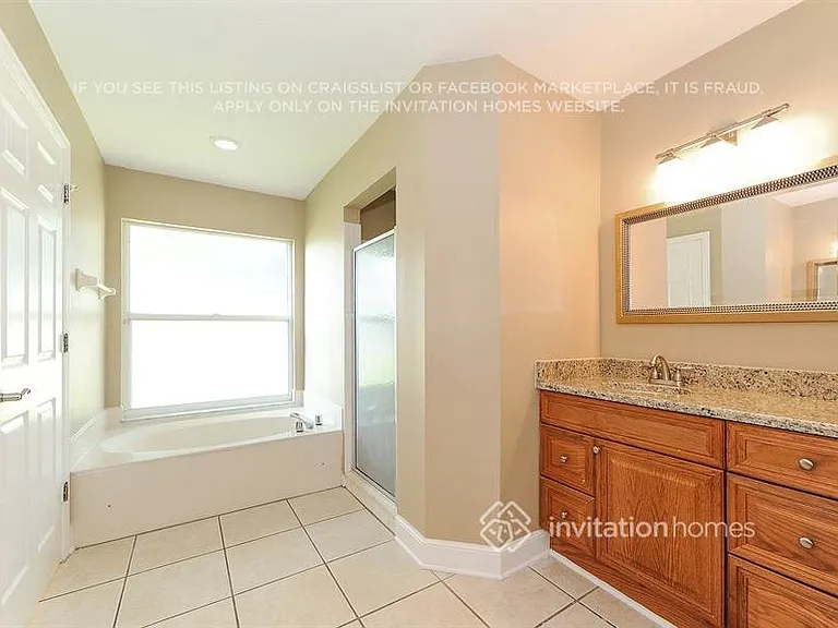 4526 Windsor Ct E — Photo 17