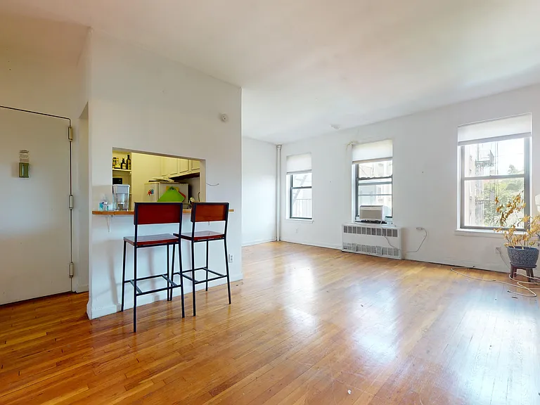 377 Bleecker St #4C — Photo 3