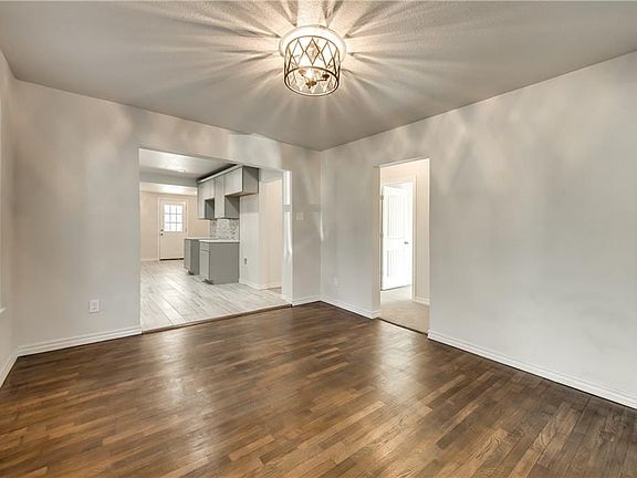 4th image of 300 Kirven Ave
