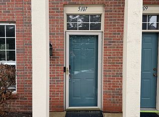 5107 Chesapeake Cir, Walled Lake, MI 48390