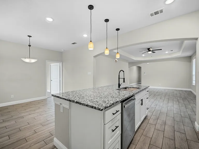 2125 Beaumont St — Photo 10