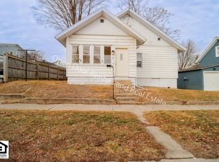 112 E 1st St, Auburn, IN 46706