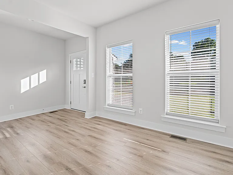 112 Rose Ct — Photo 3