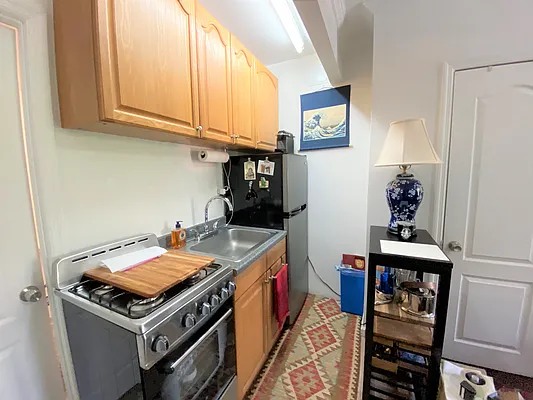 Rented by Douglas Elliman | media 23