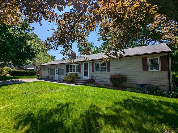 5th image of 11 Glen Forest Ln