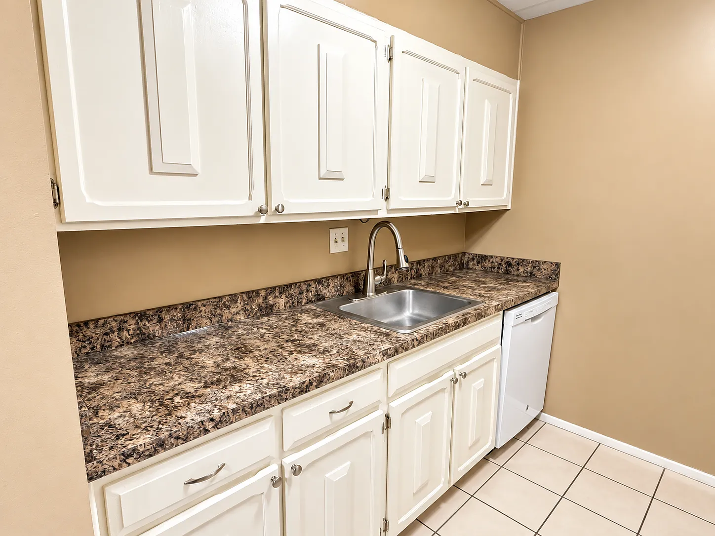 2 bed, 1.5 bath, 1000 sqft, $1,149 — Photo 4