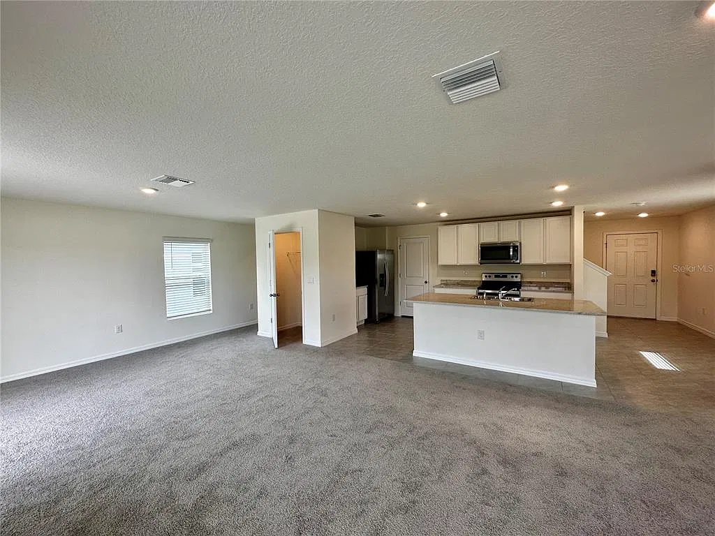 4 bed, 2.5 bath, 2238 sqft, $2,350 — Photo 3