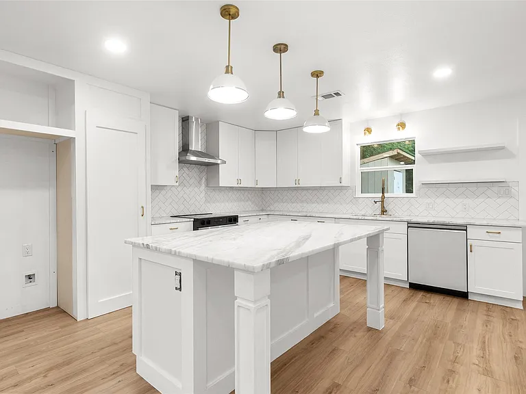 409 Avenue R — Photo 11