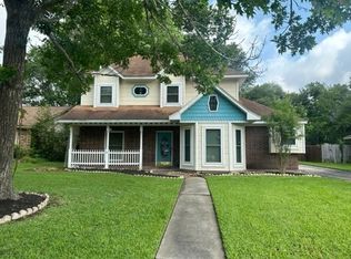 608 Dogwood St, Lake Jackson, TX 77566