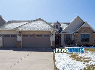 6531 Prairie Grass Ln, Bettendorf, IA 52722