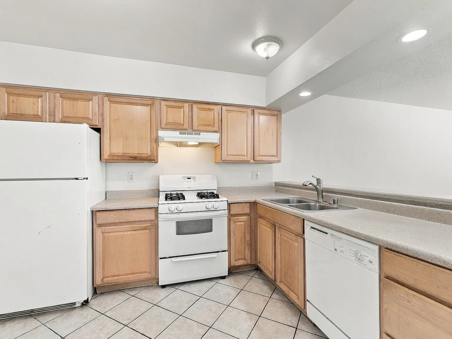 4248 Tara C — Photo 4