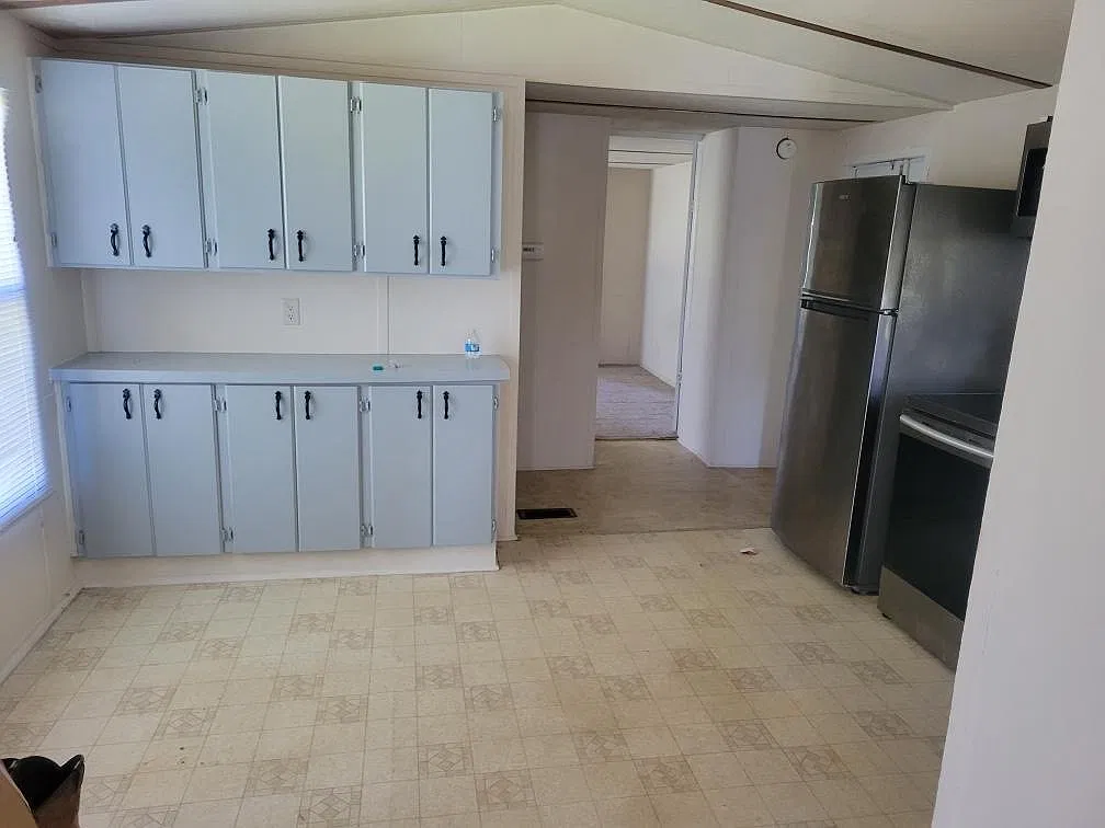 3 bed, 1064 sqft, $950 — Photo 2